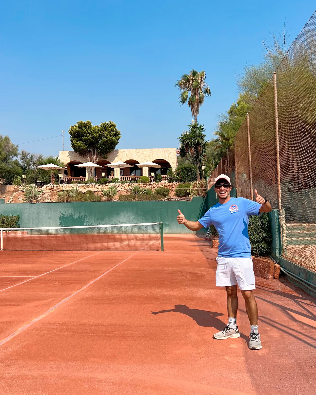 Red Clay coach at a Mallorca tennis club